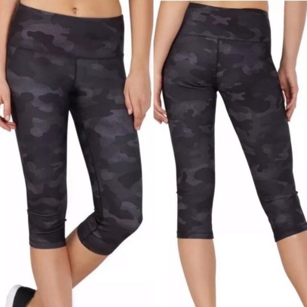 NWT Karma Printed Kyla Crop Capri in Hexa Camo M